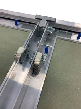 Люк под покраску Хаммер Гиппократ для установки в стену, 2 створки, съёмная перегородка 1050*300 Люк под покраску Хаммер Гиппократ для установки в стену, 2 створки, съёмная перегородка 1050*300